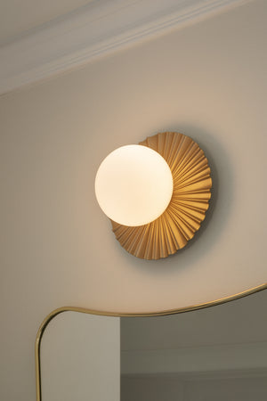 Nuura Liila Muuse Small Opal vegglampe