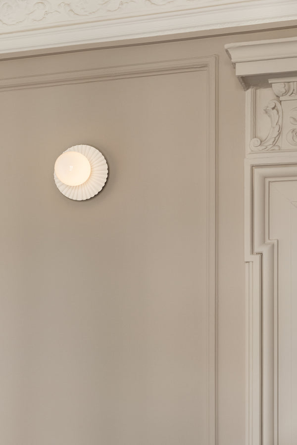 Nuura Liila Muuse Small Opal vegglampe