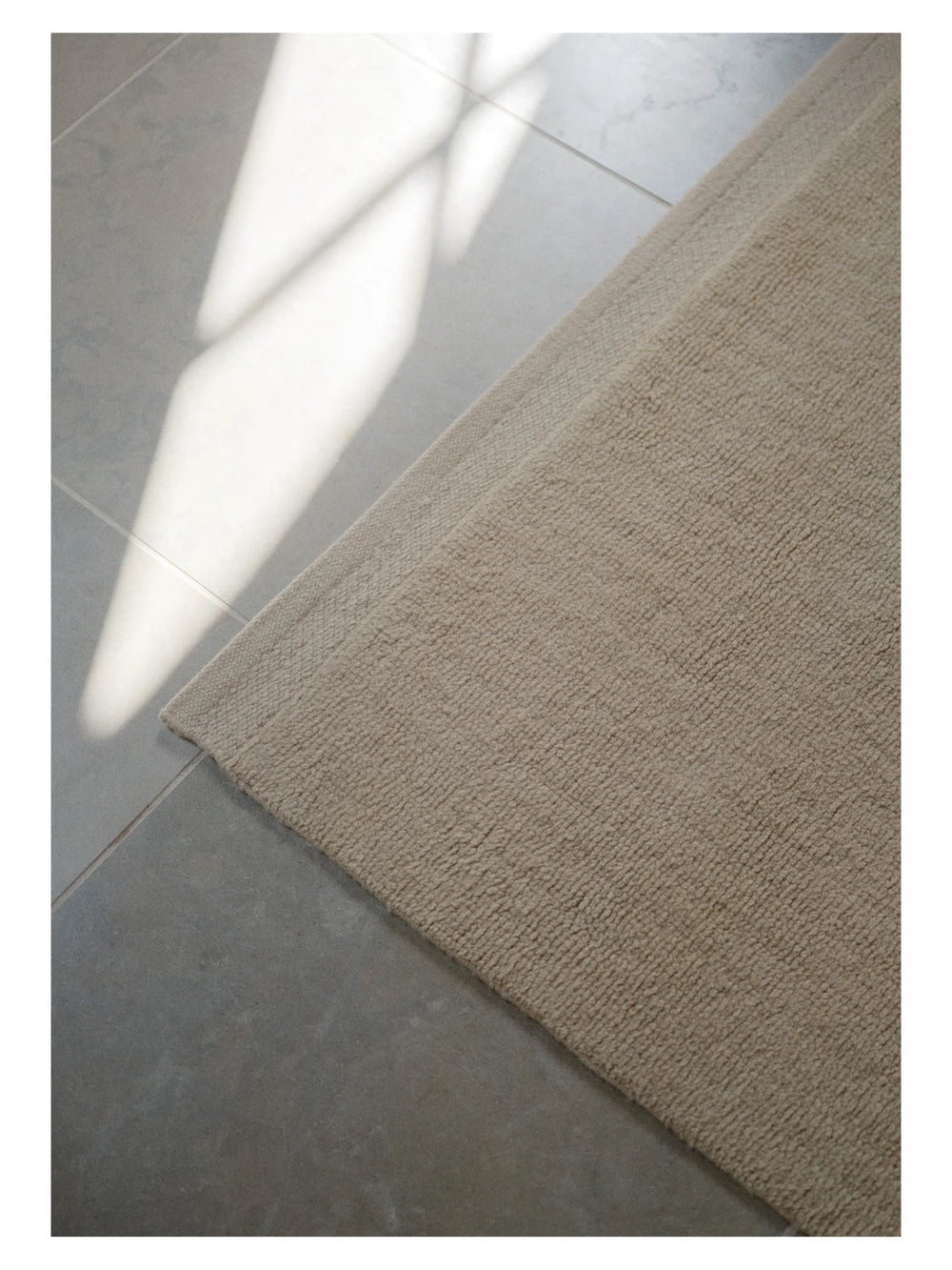 Linie Design Hushed Frame teppe