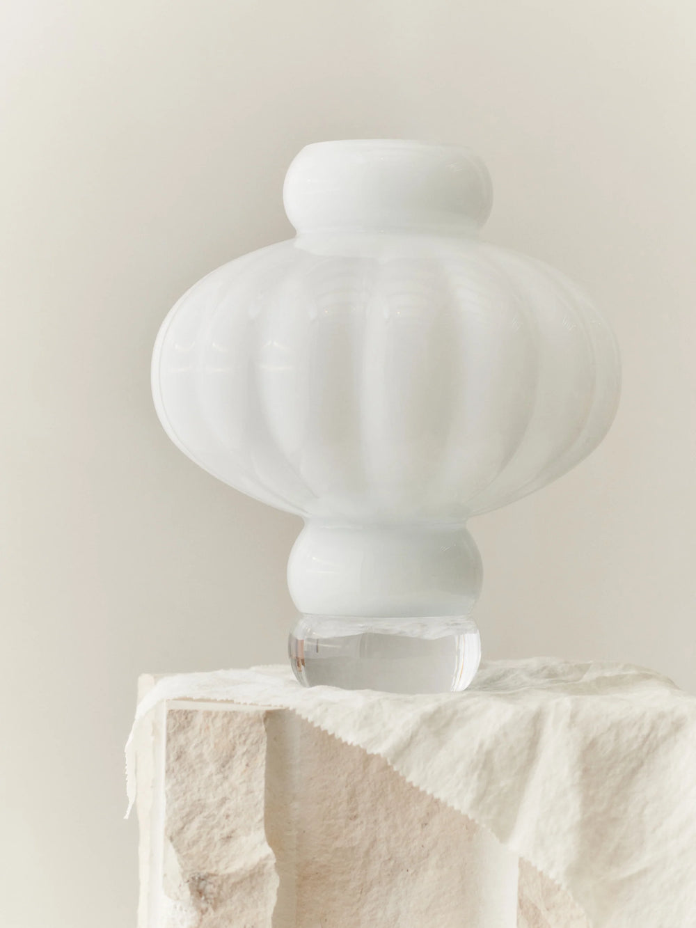 Louise Roe Balloon Vase 08