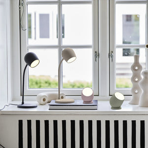 Ellie lampe m/høyttaler og lader