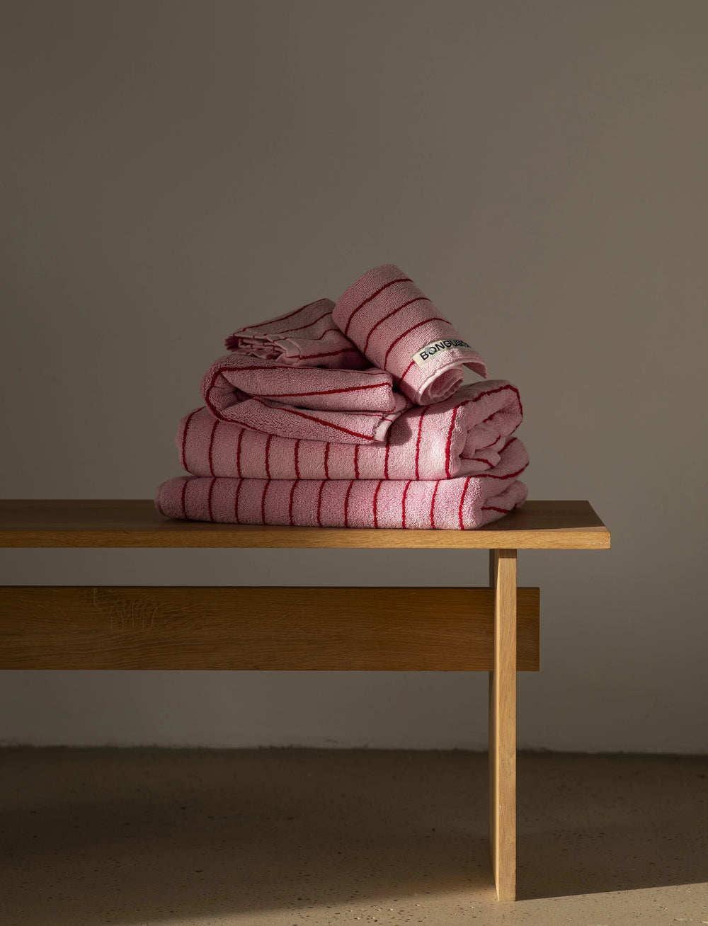 Naram Bath Sheet - Badehåndkle, baby pink & ski patrol