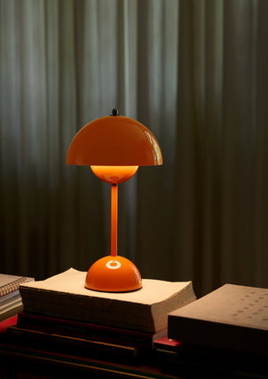 Flowerpot VP9 Oppladbar Bordlampe, zesty orange