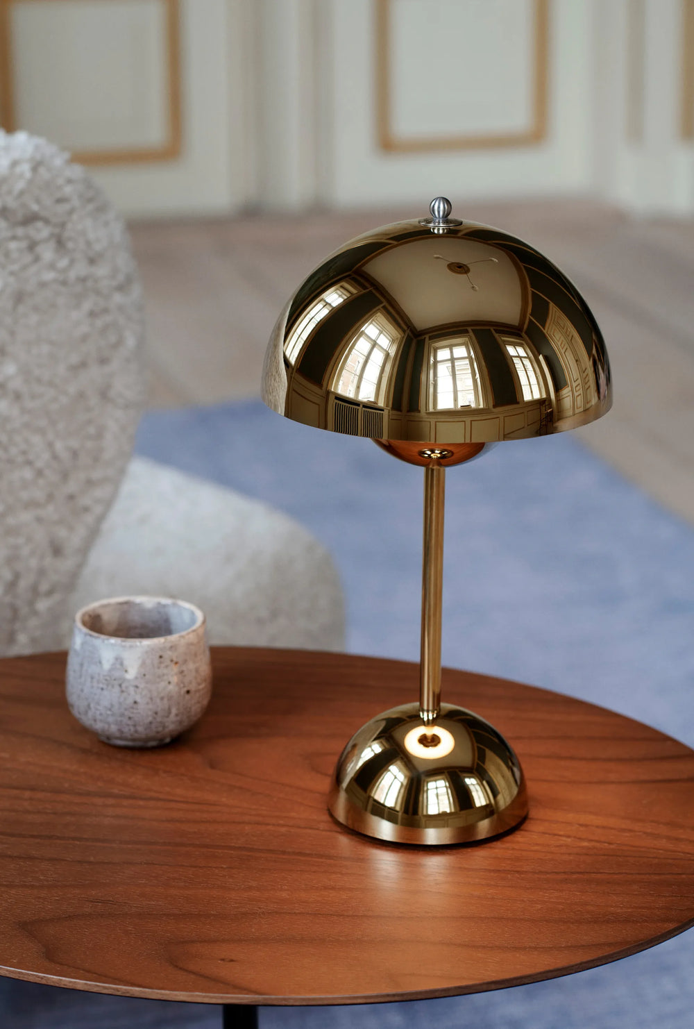 Flowerpot VP9 Oppladbar Bordlampe, brass