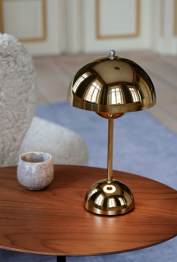 Flowerpot VP9 Oppladbar Bordlampe, brass
