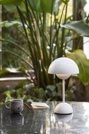 Flowerpot VP9 Oppladbar Bordlampe, matt white