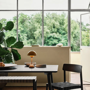 Flowerpot VP9 Oppladbar Bordlampe, mustard
