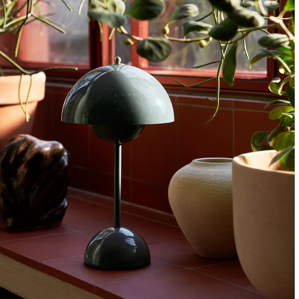 Flowerpot VP9 Oppladbar Bordlampe, stone blue