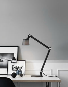 Vipp 521 Bordlampe med bordfeste sort