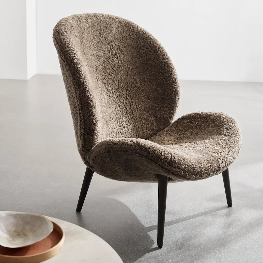 Vipp lounge stol, Dark oak Curly 07 Umber