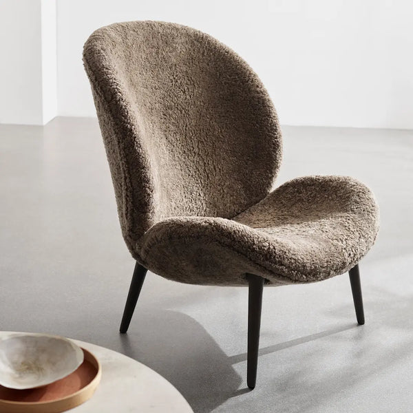 Vipp lounge stol, Dark oak Curly 07 Umber